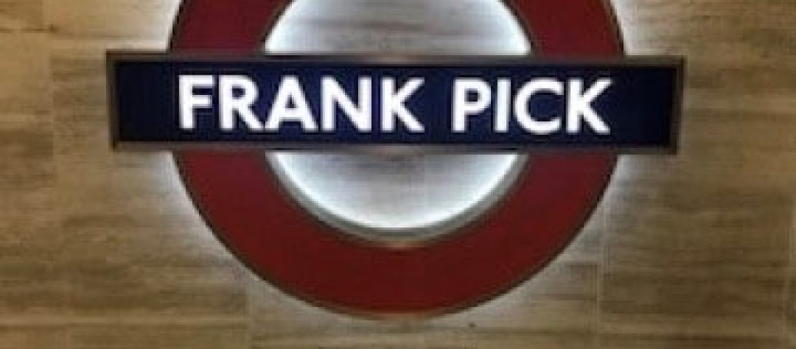 Frank Pick tribute, Piccadilly Circus station, (c) Lynette Denzey, 2021